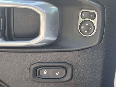Used 2021 Jeep Wrangler Unlimited Sport AWD/4WD image 29