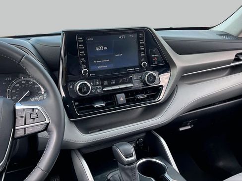 Used 2021 Toyota Highlander XLE FWD image 7