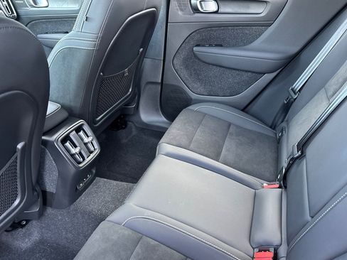 Used 2023 Volvo XC40 Recharge Ultimate AWD/4WD image 12