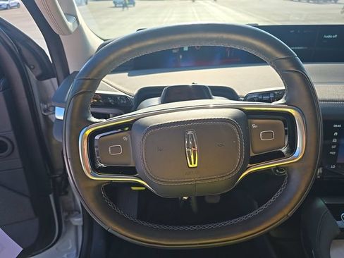Used 2025 Lincoln Navigator Reserve AWD/4WD image 4