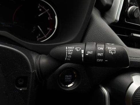 Used 2025 Toyota RAV4 XLE FWD image 36
