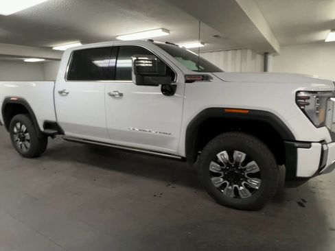 New 2025 GMC Sierra 2500 Denali w/ Denali Reserve Package AWD/4WD image 38
