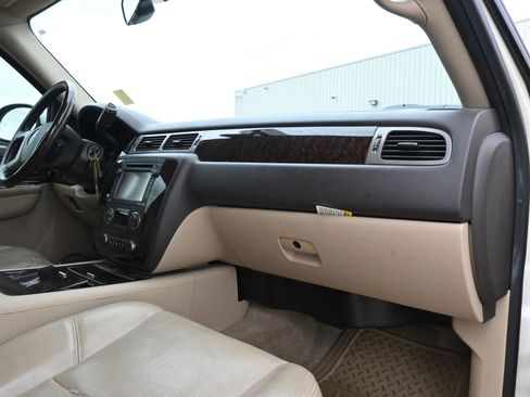Used 2013 GMC Yukon XL Denali RWD image 22