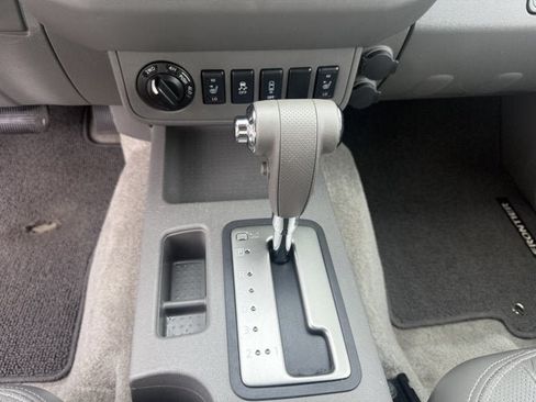 Used 2013 Nissan Frontier SL AWD/4WD image 17