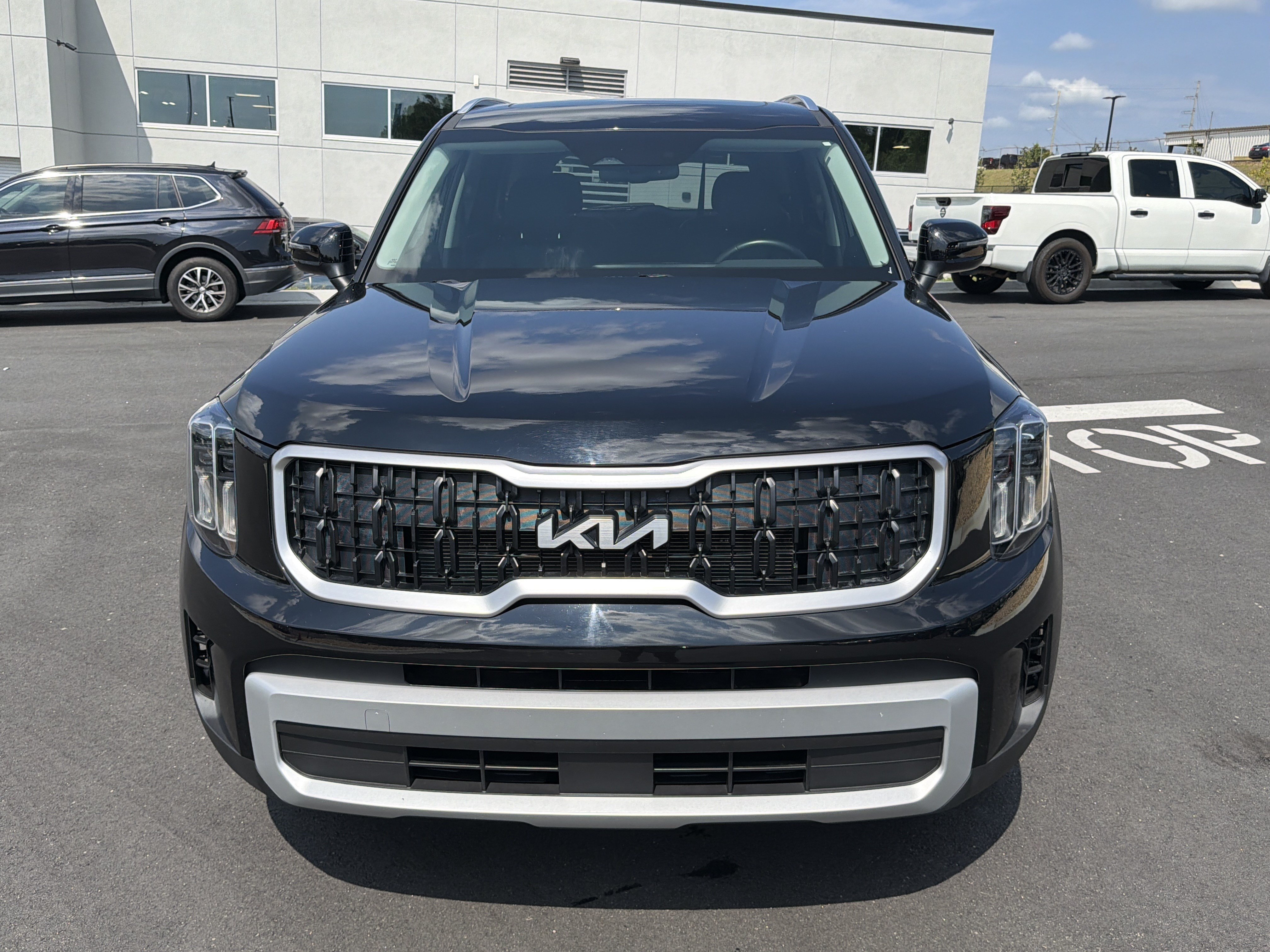 Used 2025 Kia Telluride EX w/ EX Captain's Chair Package FWD image 2