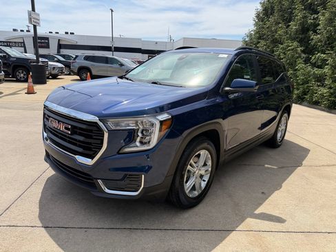 Used 2023 GMC Terrain SLE w/ Driver Convenience Package FWD image 7