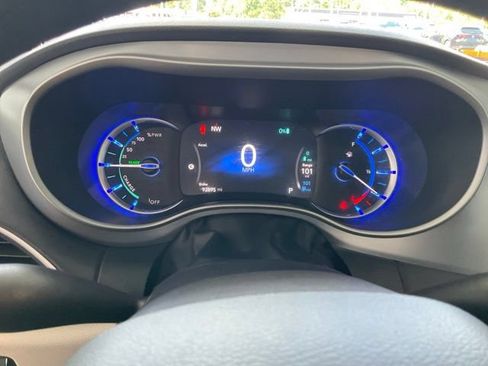 Used 2018 Chrysler Pacifica Touring Plus FWD image 8