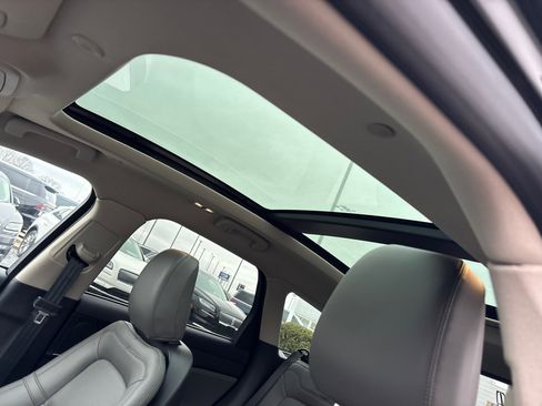 New 2026 Lincoln Corsair Premiere image 26