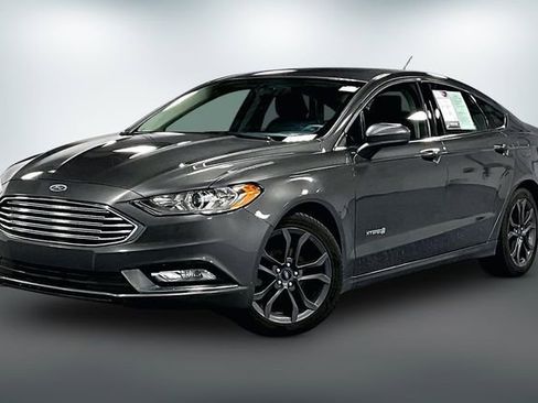 Used 2018 Ford Fusion SE w/ Equipment Group 601A image 3