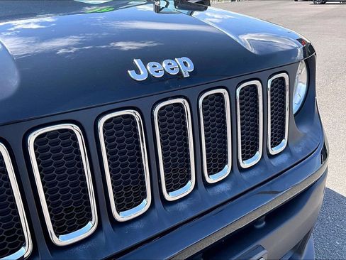 Used 2018 Jeep Renegade Latitude w/ Cold Weather Group AWD/4WD image 24