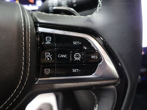 Used 2022 Jeep Grand Cherokee Overland w/ Adv Protech Group III AWD/4WD image 39