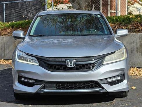 Used 2016 Honda Accord Touring image 8