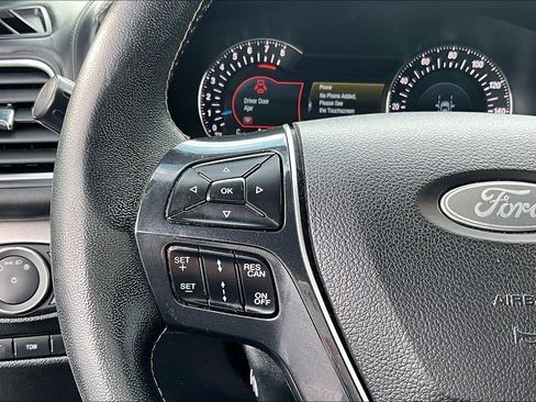 Used 2018 Ford Explorer Platinum image 16