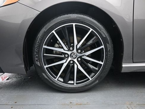 Used 2021 Toyota Camry SE image 12