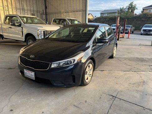 Used 2017 Kia Forte LX image 2