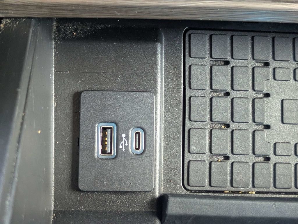 Used 2022 Ford Expedition Limited RWD image 28