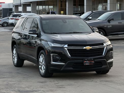 Used 2023 Chevrolet Traverse LS w/ Safety Package image 3