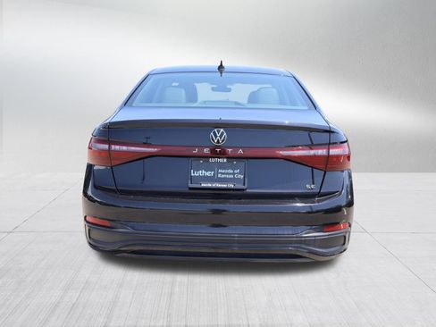 Used 2025 Volkswagen Jetta SE FWD image 6