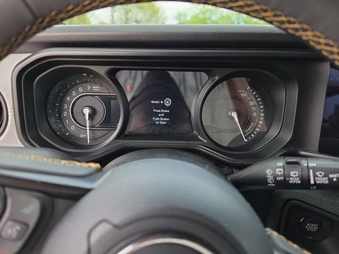 Used 2024 Jeep Wrangler Unlimited AWD/4WD image 13