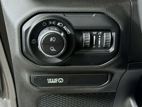 Used 2020 Jeep Gladiator Overland AWD/4WD image 8