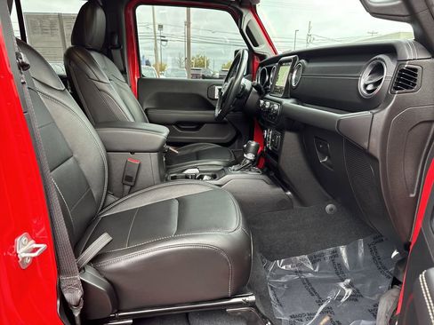 Used 2022 Jeep Wrangler Unlimited Sahara w/ Cold Weather Group image 16