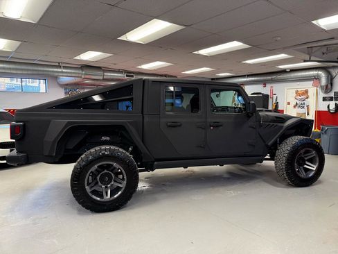 Used 2023 Jeep Gladiator Sport image 7