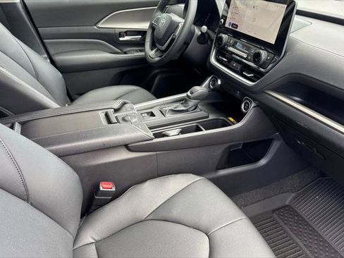 Certified 2026 Toyota Grand Highlander FWD image 23