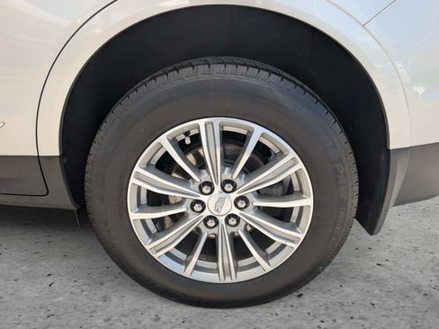 Used 2017 Cadillac XT5 Luxury w/ Driver Awareness Package FWD image 7