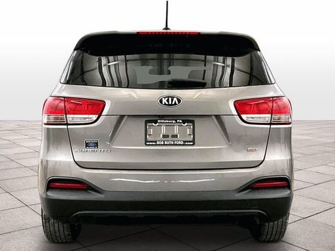 Used 2017 Kia Sorento AWD image 5