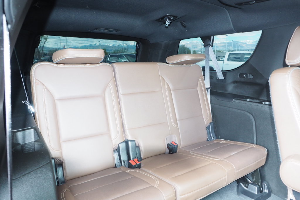 Used 2022 Chevrolet Suburban High Country w/ Premium Package 2 AWD/4WD image 22