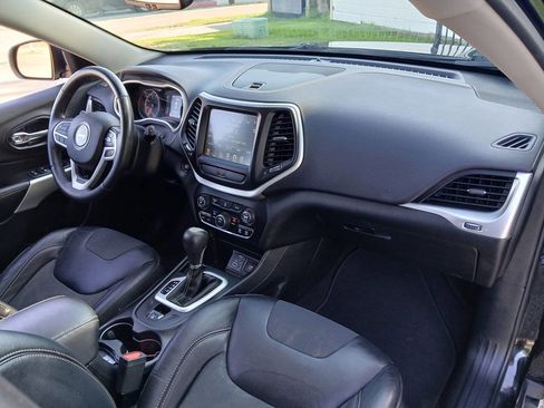 Used 2018 Jeep Cherokee Latitude Plus FWD image 20