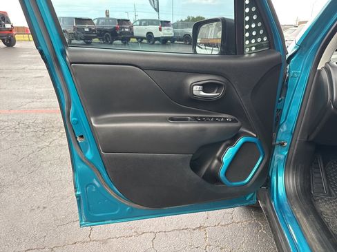 Used 2020 Jeep Renegade Trailhawk w/ Cold Weather Group image 11