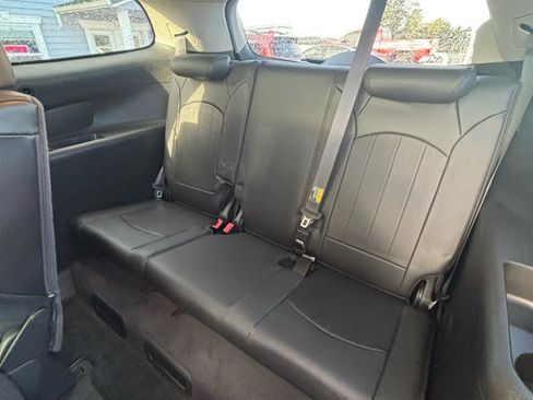 Used 2011 Buick Enclave CXL image 24