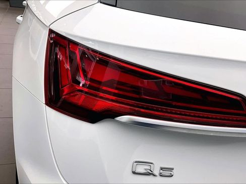 Used 2023 Audi Q5 2.0T Premium w/ Convenience Package image 28