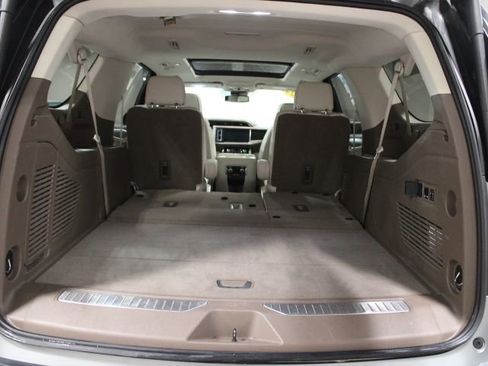 Used 2024 GMC Yukon XL Denali AWD/4WD image 15