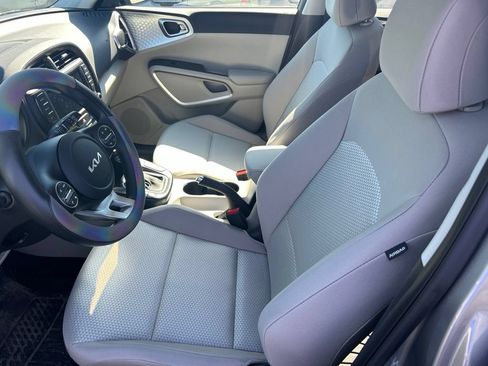 Certified 2025 Kia Soul LX w/ LX Technology Package FWD image 30