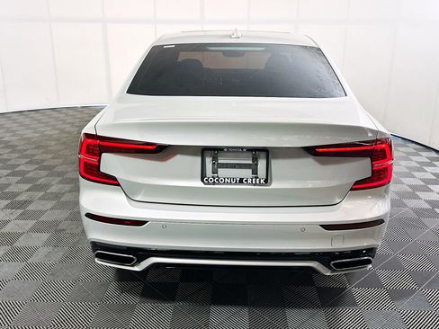 Used 2022 Volvo S60 B5 Momentum w/ Premium Package FWD image 4