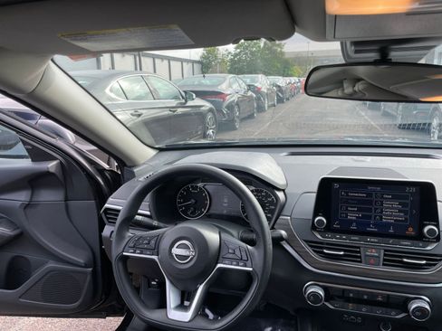 Used 2025 Nissan Altima 2.5 SV image 34