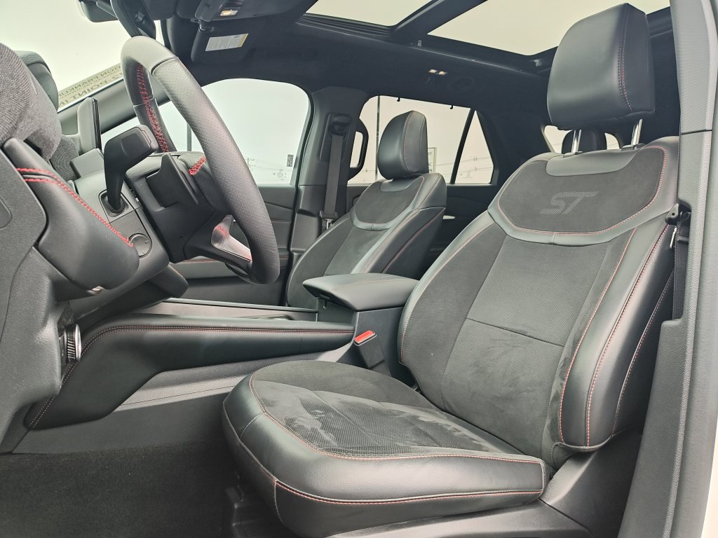 Used 2025 Ford Explorer ST AWD/4WD image 13