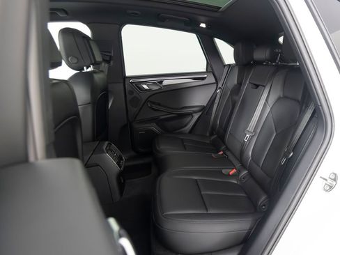 Certified 2026 Porsche Macan AWD/4WD image 39