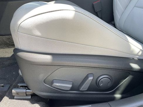 New 2026 Hyundai Elantra Limited FWD image 25