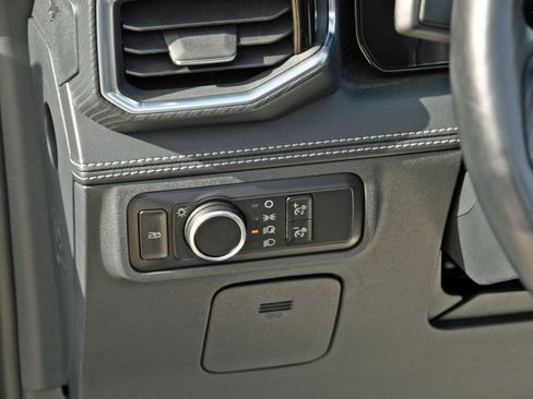 Used 2025 Ford Mustang Premium image 8