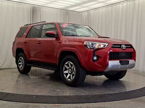 Certified 2024 Toyota 4Runner TRD Off-Road AWD/4WD image 5