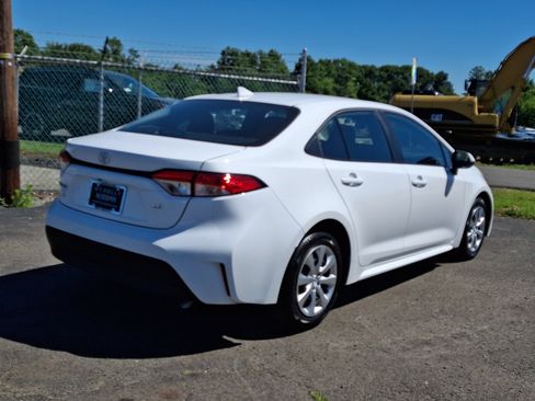 Used 2025 Toyota Corolla LE FWD image 6