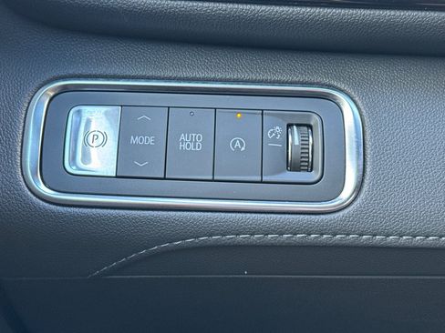 Used 2025 Buick Enclave Preferred image 39