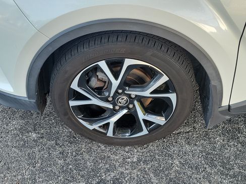 Used 2018 Toyota C-HR XLE FWD image 37