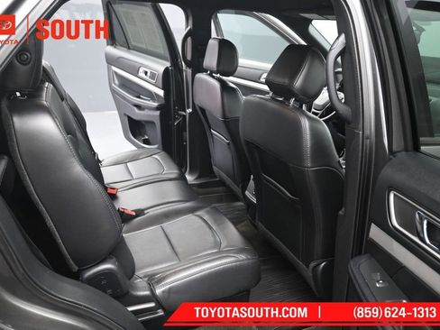 Used 2017 Ford Explorer XLT w/ Equipment Group 202A FWD image 33