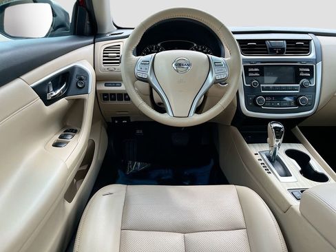 Used 2017 Nissan Altima 2.5 SL w/ Moonroof Package image 22