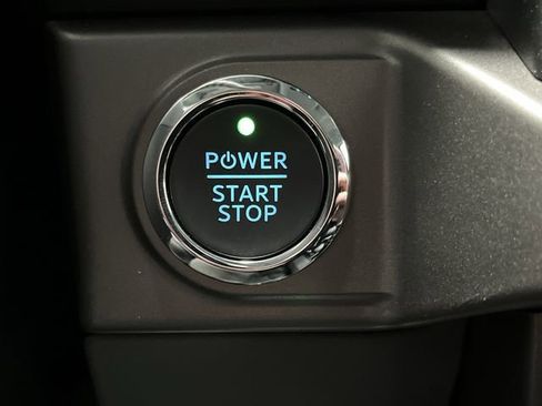 Used 2025 Ford F150 Lightning XLT image 23