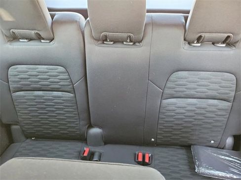 Used 2025 Nissan Pathfinder SV image 16